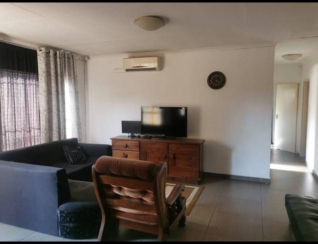 3 BEDROOM PROPERTY TO RENT IN DERSLEY